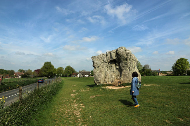 奇石とレーシングカー /  Avebury（エ－ヴベリー/エイベリー/イブベリー）UK2019/4/30-1