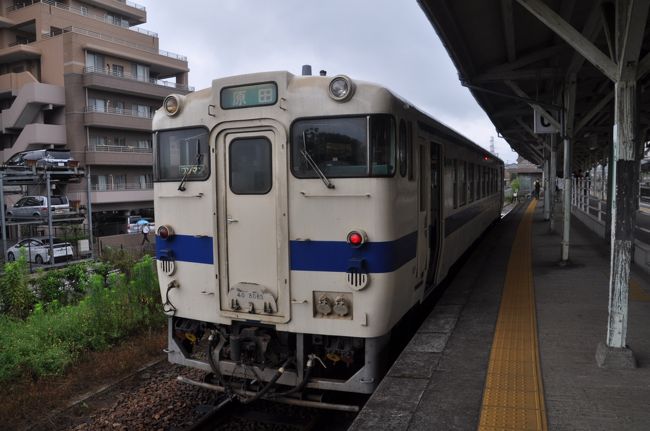 　2019年6月29日から7月1日にかけて、北九州へ鉄道旅行に出かけました。<br />　この時期、南九州は豪雨で鉄道が運休している区間もありましたが、幸い、私は福岡県・佐賀県・長崎県への訪問だったため雨は降っていましたが、予定通りの行動が取れました。<br />　この地域には、30年以上ご無沙汰している路線がたくさんあり、つまり昭和時代に乗ったきり平成には乗れずじまいだった路線に乗りに行きました。<br />　九州への往復は「おとなびWEBパス」で、九州内は「旅名人の九州満喫きっぷ」で時間が許す限り鉄道に乗ってきました。(笑)<br />　鹿児島本線原田駅から筑豊本線に乗り換え北上します。<br />　原田駅から桂川駅までは、1987年12月31日以来の乗車となります。