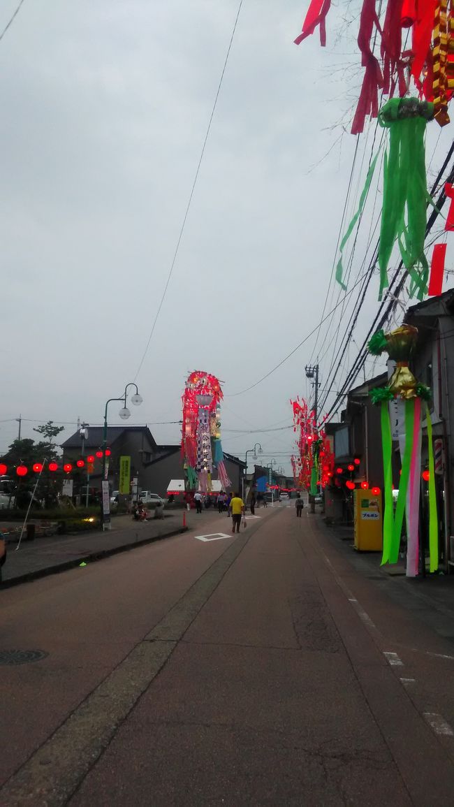 旅行・・・・<br /><br />てか近所のお祭りをご紹介させていただきます！<br /><br />富山県高岡市の戸出地区で毎年開催される戸出七夕祭り！<br />日本海側随一の七夕まつり」「日本で最も由緒ある七夕まつり」「住民手作りのものとしては日本最大の七夕まつり」「日本一美しい七夕まつり」<br />と言われてる見たいです！