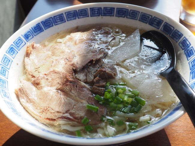 ２０１８年１１月１１日、中国の手打ち麺のラーメン屋ができたと言うので、行ってみました。残念ながら職人さんがお休みで、麺は購入した物でした。ボリュームも２００ｇとありましたが遥かに少なかったです。味はあっさりしているのですが、それだけで、特にインパクトもありません。うどんにラー油が入って鳥ガラスープの塩味と言った感じでした。再訪は無いと思いますね。