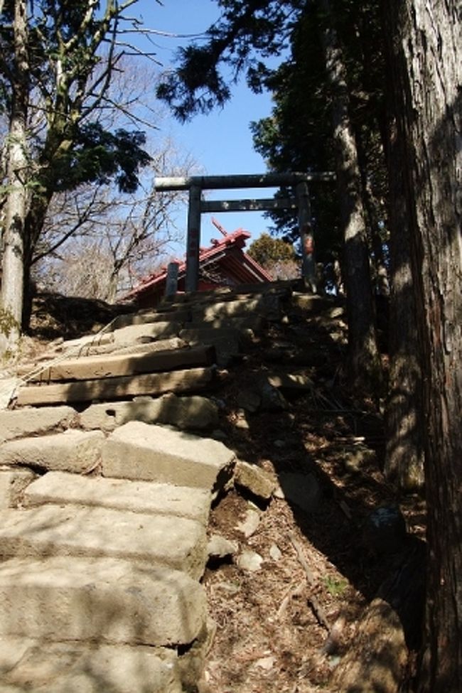 天気がいいので思い立ってハイキング。<br /> 週末の道路は混んでたけど・・・