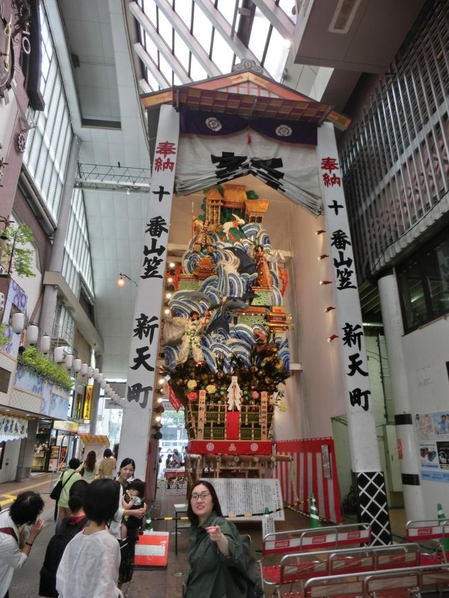 博多の夏と言えば博多祇園山笠。管理人は大学時代はそこまで関心がありませんでしたが、福岡での社会人時代に博多の夏は博多祇園山笠がないと始まらない。という分けで前回(2012年)ほどではありませんが、それぞれの飾り山を回って写真を収めました。<br /><br />前回はこちら<br />https://4travel.jp/travelogue/10686349<br /><br />博多祇園山笠の詳しい情報があるHPはこちら<br />https://www.hakatayamakasa.com/