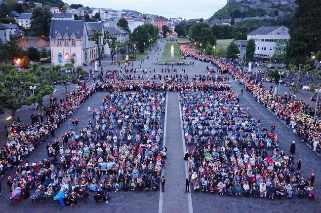 列車とバスで巡る南西フランス(１)。。。ルルド(聖域地区)