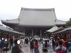 外国人客多数の浅草寺と下町情緒の周辺を探訪