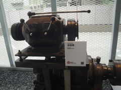 なぜか　ホテルに”旋盤機械”展示されている？