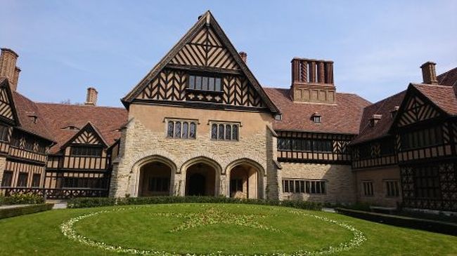 ポツダムの観光しました。サンスーシー庭園を散策、ランチの後、ツェツィリエンホフ宮殿へ移動し、ベルリンへ