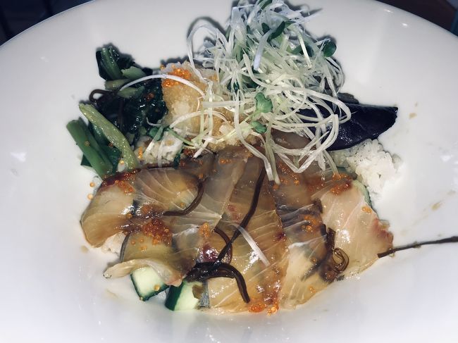 いつも面白い和食が出てきます。<br />味も悪くはないのですが、小食の女性向け? 以前よりも更に量がダウンサイズ?<br />されているのが気になります。<br />ただオーダー時食物アレルギーに対して尋ねるのは感心。<br />私の場合の答えは?<br /><br />不味いもの!<br /><br />これ一番のアレルギーです!<br /><br /><br /><br />