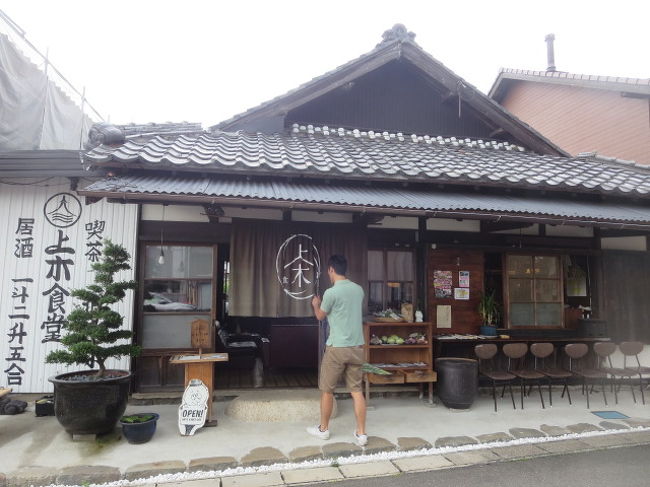 7月2日の朝日新聞の記事に「いなべ・阿下喜」昭和レトロ宿場町に脚光との見出しを見て、廃校カフェ・旅館<br />を改修した食堂、旧阿下喜郵便局の写真など見て行きたくなりました。主人を誘うと行かないと言うので<br />6日の土曜日に行くことにしました。<br />阿下喜は、おひな様祭りに行ったことがあり、町歩きいいなと思いました。東林館を遠くから見た記憶があります。<br />迷いながら楽しい町歩きができました。<br />地図持って行き出かけました。阿下喜駅でもう少し細かい地図頂いたので余裕ありでしたが、やっぱり<br />いつものように、方向音痴です。3名の方にお聞きすることになりました。<br />三岐鉄道北勢線の電車内では行き帰りおばあちゃん2人とお喋りしながら楽しかったです。<br />あげき駅に着いてから約４時間半の町歩きでした。<br /><br />