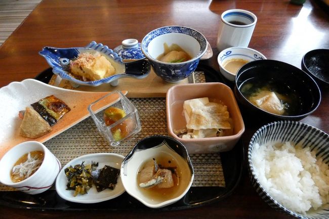 この日の朝食は、エクシブ山中湖で定番の日本料理 花木鳥で和朝食膳を頂きます。<br /><br />しかし料理長が変わって、これまでとは全く違う感じのお料理で、私にとっては懐かしい感じもする好感が持てるものでした。<br /><br />