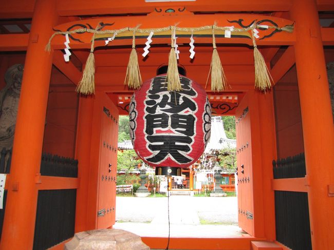 2019/07/09 火曜日 京都山科区の毘沙門堂門跡、天智天皇山科陵、京都疎水、東山ドライヴウェイ青龍殿、東山区智積院、三十三間堂、泉涌寺に行って来ました。今回は毘沙堂駐車場(無料)に車を止め→毘沙門堂、琵琶湖疎水、天智天皇山科陵の歩いて観光しその後→東山ドライヴウェイの大日堂(青龍殿)・・・智積院に車を止め(無料)智積院、三十三間堂、泉涌寺に行きました。携帯電話の万歩計は21795歩(朝8時~夕方4時過ぎまで)(大体いつも2万歩は歩いています)<br /><br />※三十三間堂も50台無料駐車場だがココに車を止めて他の所に行く事は気が引けます。今回、天智天皇陵以外すべて無料駐車場が有りました。<br /><br />で今回は評価4.3を出します。毘沙門堂、青龍殿の眺望、智積院の庭園は最高に価値が有ると思います。お勧めします。東山ドライヴウェイの青龍殿は私の持っているガイドBOOKが古いので掲載されておらず、慌てて携帯電話iモードで検索して見ました。拝観を受付けているのか業務寺で拝観を受け付けて無い寺なのか分かりませんでしたので。調べると最近引越で出来た名所の様です。調べていたので時間がかかり窓口のオバサンがここは拝観する人の駐車場ですから・・と注意された。と言うのはこの将軍塚東側はサラリーマンが休憩場所に利用しておりドライヴウェイの駐車場の方は30台位はエンジンを掛けたまま寝ている。夜もアベックが京都の夜景を見に来る。<br /><br />泉涌寺(500円)は初めて拝観しましたが庭園も臨時停止されており特に見るものは無く泉涌寺は評価2.3最低で行く価値は無いと思います。、
