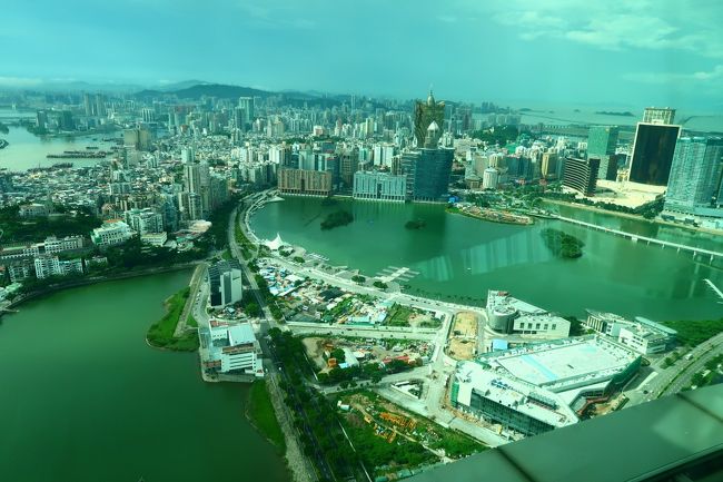 開通から約8か月。<br />久しぶりに港珠澳大橋を渡って<br />香港からマカオへ!!<br /><br />午後はマカオタワーでマカオや珠海を<br />眺めながらの絶景アフタヌーンティー★<br /><br /><br /><br />★★ 日帰りマカオ 6/30 ★★<br />1★開通して約8か月!久しぶりに大橋渡って香港からマカオへ<br />https://4travel.jp/travelogue/11514954<br />2★オールドマカオを楽しむ ~大龍鳳茶樓・南屏雅叙・セナド広場・盧家大屋・鹿角巷~<br />https://4travel.jp/travelogue/11515230<br />3★マカオタワーで絶景アフタヌーンティー ~澳門塔360空中下午茶~<br />https://4travel.jp/travelogue/11515547<br />4★大橋渡ってマカオから香港へ<br />https://4travel.jp/travelogue/11515571