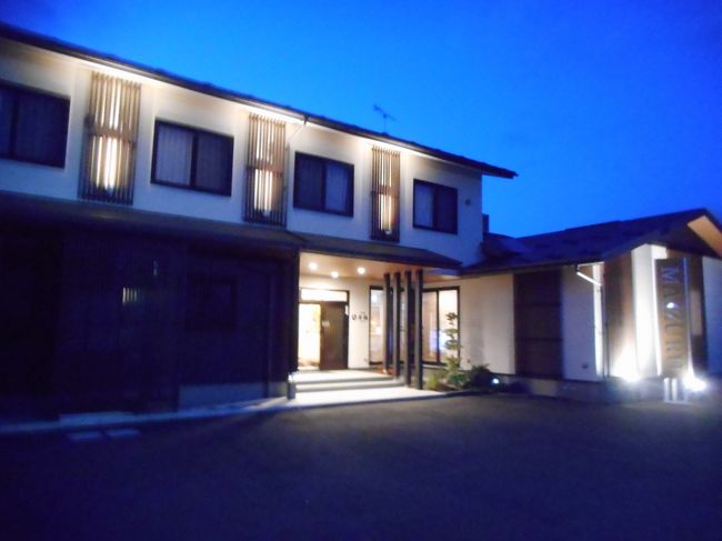 一ノ関で東北本線を更に乗り着いて平泉に到着した後は平泉の旅館舞鶴に泊まりました。