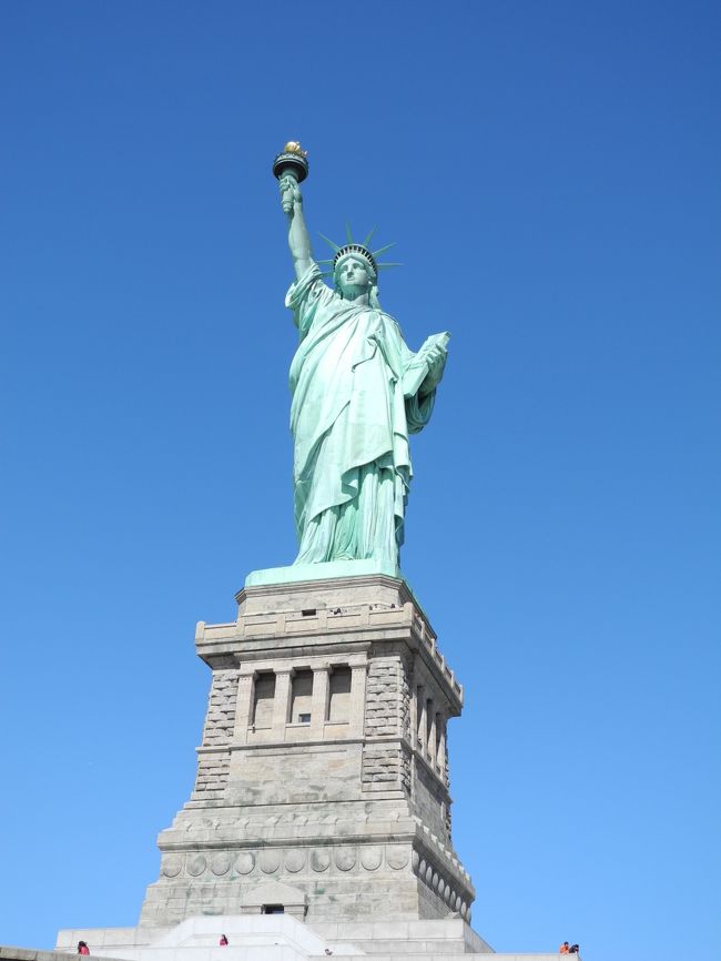 2016/3/23-30 姪たちの初めての海外旅行。それはいきなりのニュー・ヨーク！海外が初めてな事は勿論、ミュージカル観劇、現地でのダンスレッスン、本場のステーキハウス、話題のハンバーガーや定番の観光、初訪問でお気に入りになったホールフーズストアなどなど。アーカイブとして