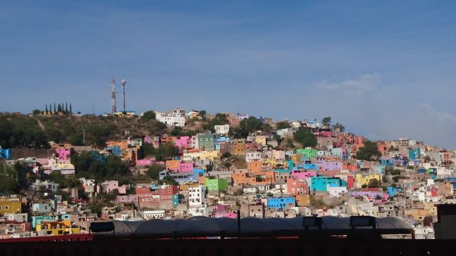 カリブ海クルーズの帰り、メキシコシティでの乗り継ぎでグアナファトに行きたいなーと思って、30時間の乗り継ぎ時間がある飛行機を選んでみました。<br /><br />いろいろ調べた結果、24時間でグアナファトとサン・ミゲル・デ・アジェンデに行けそうだったので、自力で行ってきました&#10024;<br /><br />グアナファトとサン・ミゲル・デ・アジェンデ両方に、メキシコシティから日帰りで行った人を見つけられなくて、バスの時間を調べるのに苦労したので、誰かの参考になれば、と思います。<br />・・・まぁ、結構駆け足だったので普通の人はしないかもしれませんが&#128517;<br /><br />日程はこんな感じ。<br /><br />5/4 23:15メキシコシティ着&#9992;️<br />5/5<br />     ・グアナファト観光<br />     ・サン・ミゲル・デ・アジェンデ観光<br />5/6 6:20 メキシコシティ発&#9992;️<br /><br />それでは、グアナファト編をどうぞ&#127925;