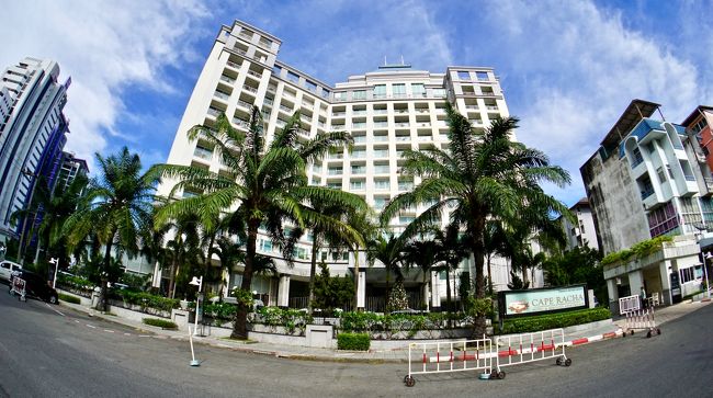 「シラチャ」...<br /><br />私がタイを出たり入ったりしている頃の約30年以上前、こんな街の名前を聞いた事がありませんでした...<br /><br />今は、元)タイ駐在員の方とお話しをしていると、この「シラチャ」に駐在していた...という話をよく聞いているうちに....<br /><br />一度、自分でも見に行かなきゃぁ~という考えが募り、年末の休暇を利用して、実際に見に行って参りました~<br /><br />パタヤからバンコクに戻る途中に、立ち寄りました...