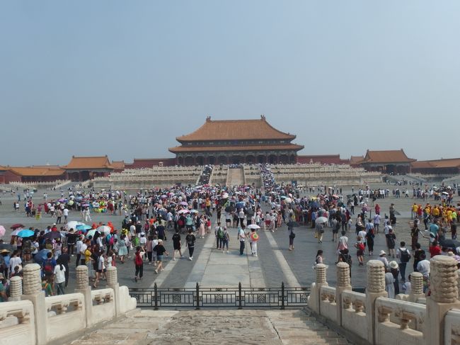 中国で仕事をしていて、早6年越え。<br />今まで北京を訪ねたことがありませんでした。<br />今回仕事場が天津になったとこで、会社の中国人メンバーが案内してくれる企画があり、それに乗っかって初北京です。