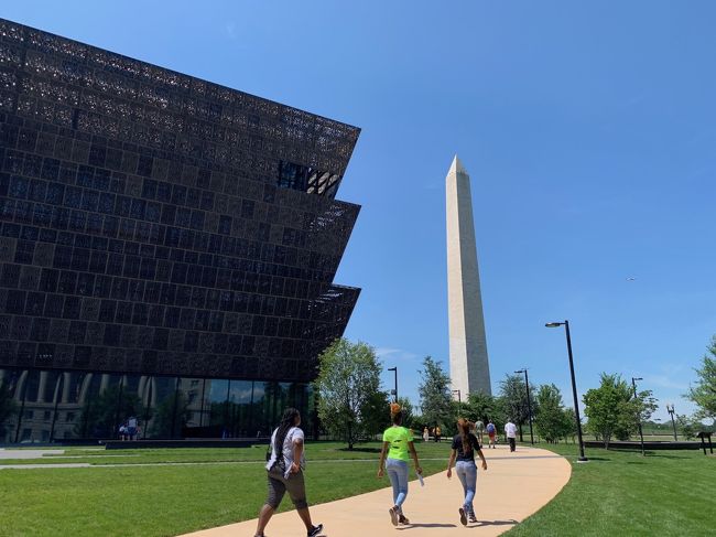 2019DC訪問の主目的は、3年前にオープンしたNational Museum of African American History and Cultureだ。航空博物館やナショナル・ギャラリーも見たい。2日間の短い滞在、夏のモール周辺をせっせと歩き回った。