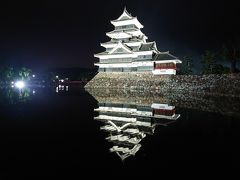 夜の松本城