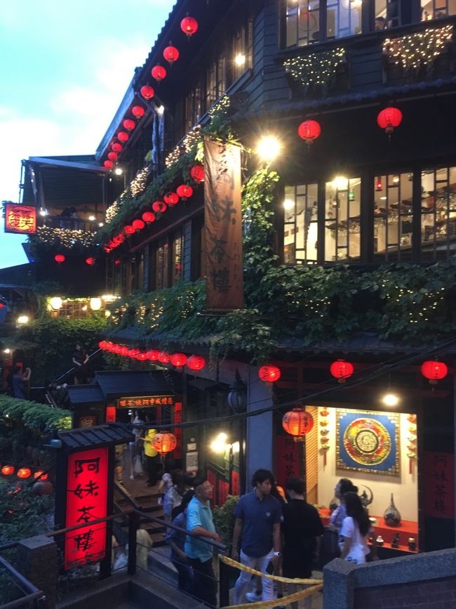 台湾には美味しいものが沢山あると知り、思い切って、初めての海外ひとり旅に出かけました。3泊4日。<br />自分のための備忘録としてまとめます。くどかったりする部分はどうぞご笑覧くださいませ。