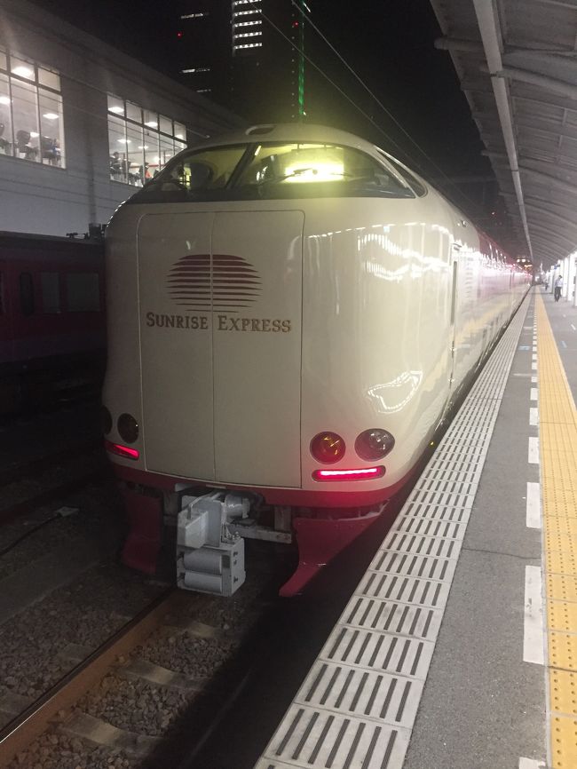 3連休に続いて2日間の夏休みを頂きました。<br />女房子供は仕事・学校で誰も遊んでくれないので、独り鉄男な旅に出掛けます。<br /><br />①サンライズ出雲(瀬戸):富士駅⇒岡山駅(シングルB寝台)<br />②しおかぜ1号:岡山駅⇒松山駅<br />③伊予鉄道軌道線:JR松山駅前⇒道後温泉駅<br />【道後温泉本館】<br />④伊予鉄道軌道線:道後温泉駅⇒JR松山駅前駅<br />⑤いしずち22号:松山駅⇒宇多津駅<br />⑥各駅停車:宇多津駅⇒高松駅<br />⑦サンライズ瀬戸:高松駅⇒富士駅(シングルB寝台)<br /><br />《乗車券》\18,020-(富士⇔高松 往復割引)<br />《寝台・特急券》①\10,470-(特:\2,910-,寝:7,560-) ②\10,800-(特:\3,240-,寝:7,560-)<br />《松山観光きっぷ》②⑤\8,020-(特急自由席フリー切符)<br />《伊予鉄道軌道線》③④\320-(\160×2)