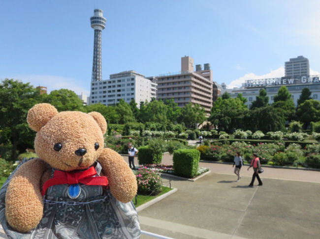 先々月から作り始めた旅行記「2017年 父と旅した鹿児島2泊3日」（https://4travel.jp/travelogue/11485036）<br /><br />その完成を待たずに、先月、2019年6月、父が亡くなりました。<br />肺ガン宣告から、たった半年（＞＜）<br /><br />昨年3月、検査を受けた時の結果は異常なし。<br />それが、8か月後にガンが見つかり、<br />すでに転移が見られたため、末期と宣告。<br />それでも、高齢者だから、ガンの進行は遅いかもと思ったのですが、、、。<br /><br />今年2月、ガンによる腰痛で車椅子を使うようになった父は、<br />姉家族と一緒に横浜へランチに出かけました。<br />私も同行する予定でしたが、体調不良のため、家で留守番（～～；<br />がっかりしている私に、<br />姉は「また、みんなでランチに行けばいいじゃない」と励ましてくれました。<br /><br />けれど、その言葉は、もう実現されることはありません。<br />せめてもの思いを込めて、今回の旅には、<br />父の遺骨を少しだけ瓶に詰めて持っていきました。 