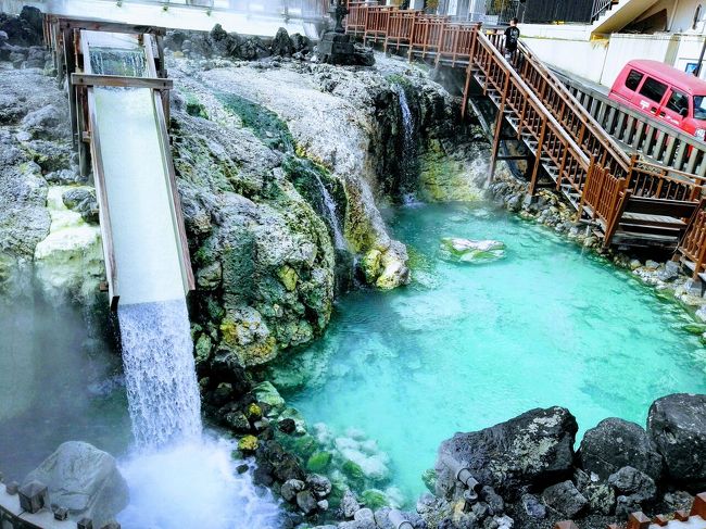 現在……2019年7月……<br /><br /><br />次のオキャマ旅の予定は8月の「那覇&宮古島」🌴<br /><br /><br />それまでオキャマ旅はお預けなんで……結構お暇なの……😅<br /><br /><br /><br /><br /><br />ってことで、今回は2019年4月に行った「草津温泉オキャマ旅🎵」でもUPしようかなと思った次第であります❗<br /><br /><br /><br />草津温泉♨は何度も何度もフラッと訪れてるし……オキャマ旅行記でも何度かUPしてるんで新鮮味はないんだけどぉ~……😅💦💦💦<br /><br /><br />フォートラベルさんの訪問された旅行記一覧を見ると……過去の「草津温泉♨」の旅行記がコンスタントに上位にランクされてるんで、こんなヘッポコ旅行記でも意外と需要はあるのかと自意識高めな気分でサクッと書き上げたいと思いますぅ🎵<br /><br /><br /><br />今回はこんな感じの旅程でしたぁ✨<br /><br /><br /><br />4/6(土) 東京➡バスにて草津温泉♨<br />4/7(日) 終日温泉三昧♨<br />4/8(月) 温泉三昧♨の後バスにて草津温泉♨➡東京<br /><br /><br /><br />いつもと似たり寄ったりのオキャマ旅行記になりそうだけどぉ~……お暇なら……見・て・ね💕💕💕<br /><br /><br /><br />①「2019年4月草津温泉にて湯もみショー初体験💕」<br />https://4travel.jp/travelogue/11516248<br /> <br />②「2019年4月草津温泉にて湯中りするまで温泉三昧」⬅こちらですぅ🎵