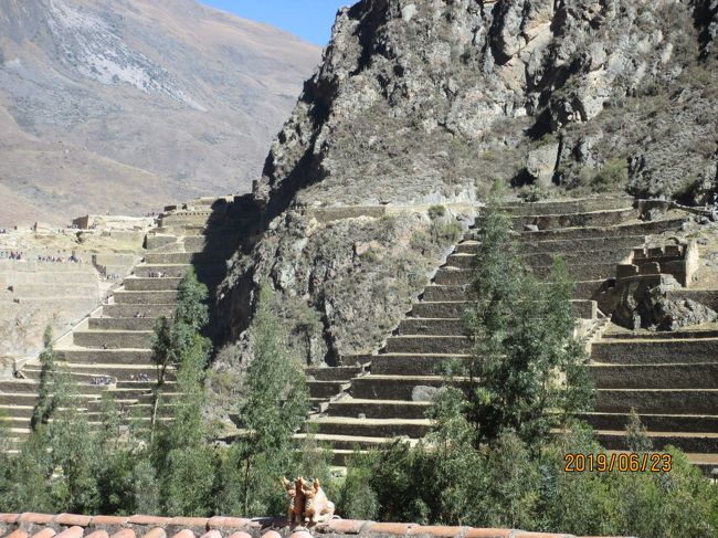 MACHUPICCHU遺跡はジャングル地帯の高地に構築した素晴らしい遺跡に対して、このオリャタイトンボ遺跡は平地(2000mですが)に遺跡でスペイン軍に容易に発見されたと推測される。<br />周囲に多くのインカ遺跡が存在し滞在する価値有ります。<br />又、このオリャタイトンボはとても静かで落ち着て(クスコに対して)ゆっくり過ごせる癒されるスポットでした。