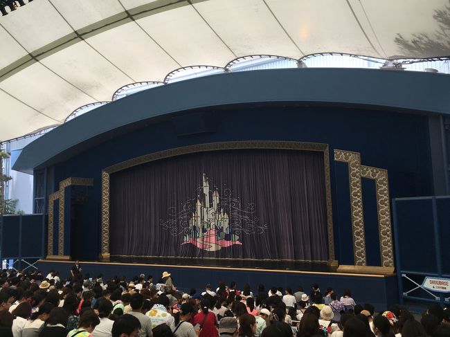友だち4人で東京ディズニーランドに行ってきました。