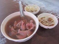 ’１９　夏の台湾グルメ旅３　台南朝食 六千牛肉湯～茶の魔手～阿堂鹹粥～包成羊肉