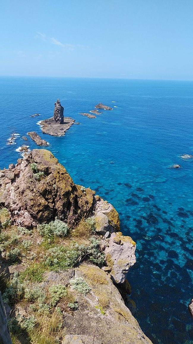 今年6月の北海道訪問では、旅の後半が天候不良により、予定が叶わなかったので今回再訪しましたが、今回もまた半分以上が天候不良(近年の気候変動の影響があるようです)となってしまいました。しかし、積丹岳からの展望と積丹ブルーを観ることが出来たので、±0だったかなと思っています。自然相手のことなので、予定どおりいかないことも、旅の醍醐味なのでしょう。