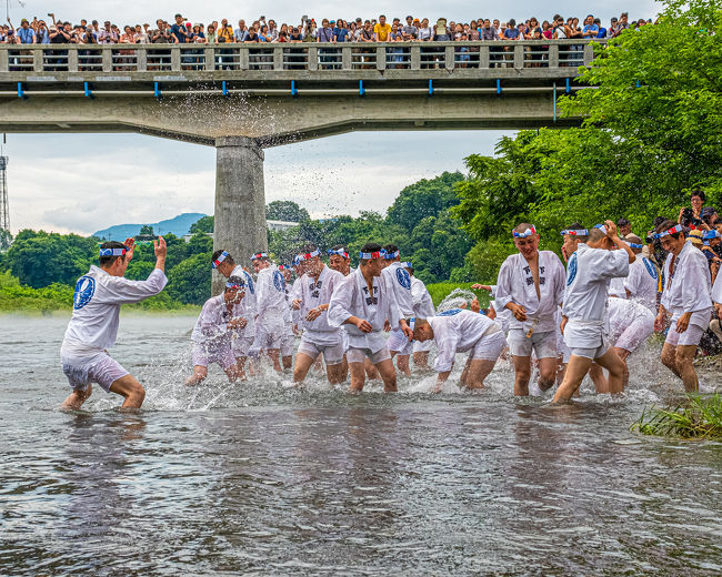 毎年7/19，7/20に行われる秩父川瀬祭り。<br />屋台4基・笠鉾4基の曳き回しや神輿洗いの儀式など、全てが圧巻でした！！！<br />そして雨が降る秩父は幻想的でした。<br />