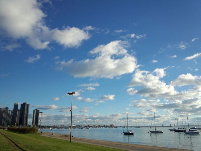 旦那さんとの初海外です。<br />どこに行くのがいいのかな~っと考えていたら<br />「そうだ!妹さんが住むアメリカへ行こう!!」というところで話が落ち着き、シカゴ&コロンバスへの旅☆<br /><br />私もカナダ・ハワイは何度か行ったことがあるものの<br />アメリカ本土は初上陸です!!<br />----------------------------------------------------------------<br />今回は通常のツアーでは手配が微妙な内容になるので<br />エアーとホテルだけのセットで購入<br /><br />海外初の旦那さんの事もあるし、私も長時間フライトは日系航空会社がいいのでJALの直予約(10万マイルほどあったので特典航空券を狙ったものの、空席がなく…残念)<br /><br />帰着日の延期をして、後半をコロンバス<br />シカゴ⇔コロンバスはJALと同じワンワールドのAAを予約<br />帰りはコロンバスでそのまま成田までチェックイン&荷物も手配<br /><br />コロンバスでの予定は義妹さんにお願いしちゃいました♪<br /><br />自宅(武蔵小杉)⇔成田は成田エクスプレスで移動<br />----------------------------------------------------------------<br />この旅行記は当時の旅行メモを基にして<br />2019年7月に書きました<br /><br />写真データと記憶が少なく<br />内容的に欠如している箇所もあり<br />最近行ったダナンと比べると物足りない内容ですが<br />少しでも、何かの参考になれば幸いです