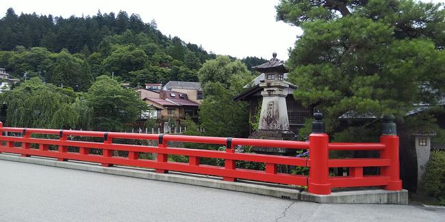 飛騨高山で、飛騨牛やみたらし団子等食べ歩き