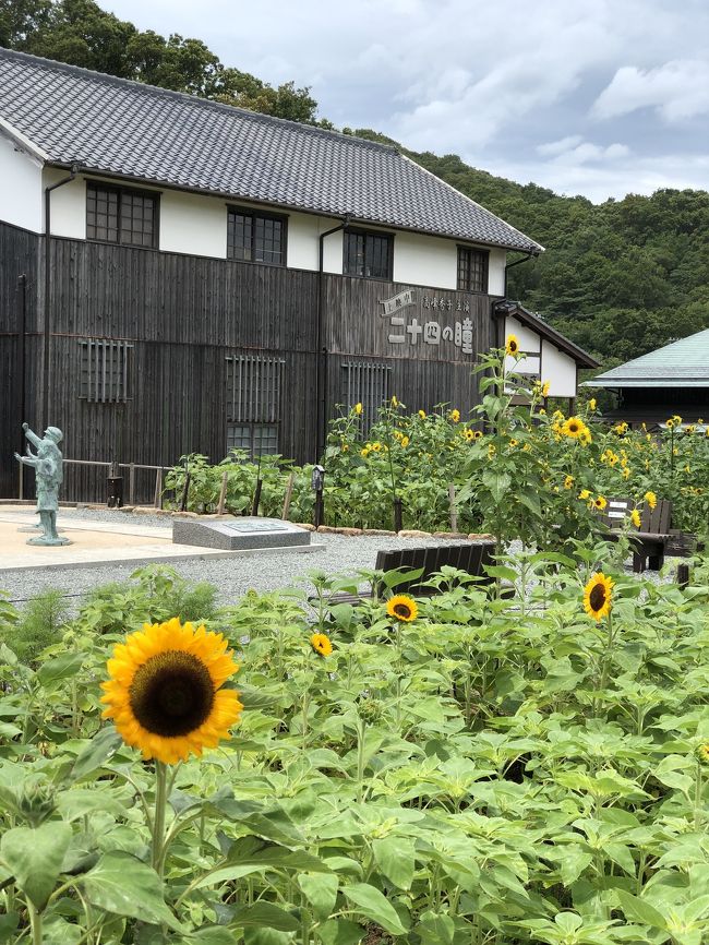 我が家はJAL一筋です。<br />今年初めは予定していなかったのに～急にやる気スイッチが入り、JGC プレミアを獲得しました。<br /><br />たくさんマイルも溜まっているので、どこかにマイルを利用して、週末とりっぷしてきました。<br /><br />4つの候補の中ではいちばんイマイチだった、高松行きが決定。<br /><br />イマイチなんて大間違い！<br />またしても、日本って素晴らしいなぁーを再発見する旅となりました。