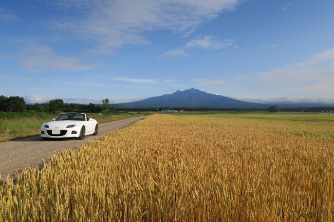 けんいちの1人旅です。<br /><br />去年に引き続き、鎌倉の自宅からクルマで北海道を目指すことにしました。今回の目的地は日本最東端の納沙布岬です。<br /><br />2002年にレンタカーのロードスター（オープンカー）で3,000キロを走り、去年2018年はマイカーのロードスターで鎌倉から往復3,000キロの旅をしました。今年2019年で3回目のロードスターによる北海道周遊ドライブになります。<br /><br />納沙布岬→宗谷岬編です。