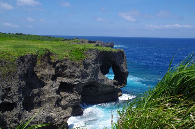 2019年7月の三連休に沖縄に行ってきました。<br /><br />ここでは前回(→ https://4travel.jp/travelogue/11520961 )からの続き、2日目の朝那覇でレンタカーを借りてからの旅行記になります。<br /><br />那覇でレンタカーを借りて、一路本島北部へ。<br />万座毛を経由して、今回予約した「オクマ プライベートビーチ&リゾート」<br />へ向かいました。<br /><br />【行程】<br />羽田空港(20:00)→ANA479→那覇空港(22:30→22:25)<br />那覇空港駅(23:00)→ゆいレール→小禄(23:04)<br /><br />チャビラホテル(泊)<br /><br /><br />