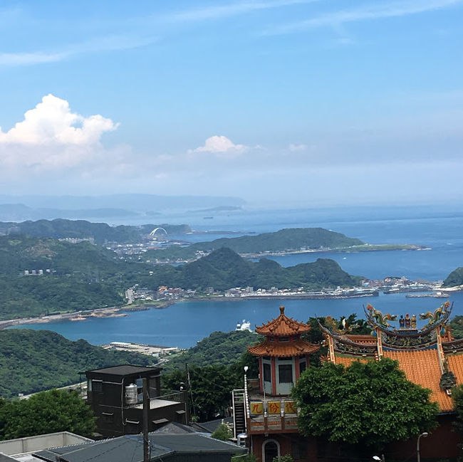 中学生になった長女と久しぶりの二人旅行。<br />夏休みは大好きなタピオカを食べたいと3日間の台湾旅行に決定しました。<br />パック旅行に1日ツアーも入っていたのですがキャンセルし、フリー旅行にしたのはいいものの。。とにかく直前まで予定が決まらず前日前夜まで調べて、計画。。ドキドキでした。<br />でもやりたいことは一応全てクリアできました。かなりパーフェクト!<br /><br />一日徒歩数15000-23000歩のハード旅行でしたがとーっても楽しかった。また行こうねー♪今度は家族みなで行こうねー♪と約束しました。<br />
