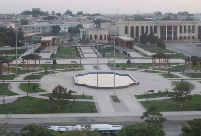 ブハラで泊まったホテルと、朝の散策の紹介です。ブハラは、ウズベキスタンのブハラ州の州都です。ザラフシャン川下流域で、古代から栄えたオアシス都市です。1993年に旧市街地がユネスコの世界文化遺産に登録されました。