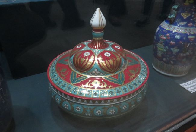 2019春、ウズベキスタン等の旅(43/52)：4月28日(4)：ウルゲンチ(3)：イチャン・カラ(3)：城内展示品、陶磁器、銅器