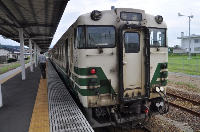 　2019年7月26日仕事を終えてから、27日にかけて秋田へ行ってきました。<br />　ふだんは旅客列車が走らない貨物線の秋田港線に、2年前からクルーズ船の乗客を対象とした旅客営業が始まりました。<br />　2018年には「秋田港海の祭典」期間中、一般客も乗れる列車が運行、ただし、窓口販売と電話予約だけだったため、電話がなかなかつながらず断念しました。<br />　そして、2019年も「秋田港海の祭典」期間中に運行されることになり、予約もインターネットでできるようになりました。<br />　なかなか乗る機会がないと思われる路線なので、遠方ですが迷わずネット予約してしまいました。(笑)<br />　秋田駅から、まず男鹿線へ向かいます。