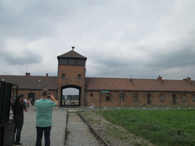 アウシュビッツからビルケナウへ移動し強制収容所を訪れました。
