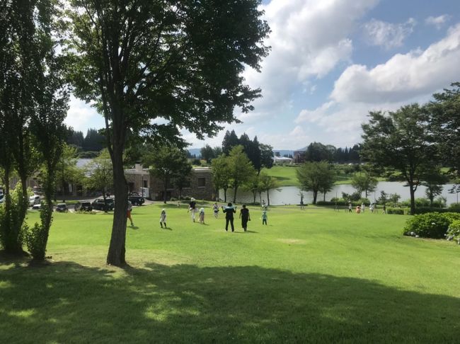 小学生のお子さんを持つ親御さんなら分かると思いますが、子どもの夏休みは親にとってノルマでしかない!と思っております。<br /><br />この度、ワタクシの意見に賛同下さった親御さん。。まぁママ友なんですけど、一緒に旅行に行ってまいりました!<br />年々衰えていく体力にムチを打ち、そんな中でも楽しんでやりましたよ!<br /><br />な旅行記です。<br /><br />==============================<br />予約はじゃらんnet使用。<br />1日10室限定「お子さまワンコインプラン」にしました!<br />1世帯25,000円程でした!<br />==============================