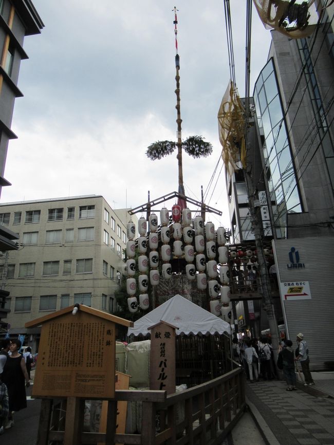 JALダイナミックパッケージで行く大阪&奈良&京都4日間の旅。<br />(航空券と宿泊、オプションなど自由に組み合わせられるツアーで、出発前日まで予約可能。)<br />宿泊は、三井ガーデンホテル大阪淀屋橋で朝食付き3連泊。<br />各日夕食は、オプションプランの豪華メニューをお得に連夜堪能する。<br /><br />3日目は、京都市地下鉄一日券(大人600円)で周りながら、二条城、祇園祭を観光。<br />昼食は前田珈琲で、夕食は南禅寺で湯豆腐をいただく。<br />表紙写真は、祇園祭の鶏鉾。