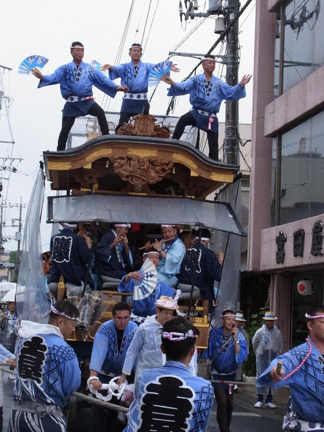 成田山というと初詣のイメージが強いですが、年中なにかしらお祭りや行事をやっています。ニュースになるのは節分でしょうか。横綱やNHK大河ドラマの出演者が豆をまくので有名ですね。それ以外にも太鼓祭りや、200人による津軽三味線大演奏会などのイベントがあるんです。<br />今回は、華やかな山車と踊り手たちが参道を練り歩く、成田祇園祭に行ってきました。2019年は7月５～７日の開催でした。<br />なかなか祭りだけを目的に成田へ行くことは少ないでしょうが、成田空港から近いので、出発前やトランジットで時間がある時に是非とも行ってみてくださいませ。<br /><br />成田祇園祭について詳しくはこちら<br />成田市観光協会<br />http://www.nrtk.jp/enjoy/shikisaisai/gion-festival.html