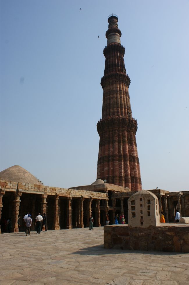 インド旅行のインドまでの旅程および２日目のデリー観光。