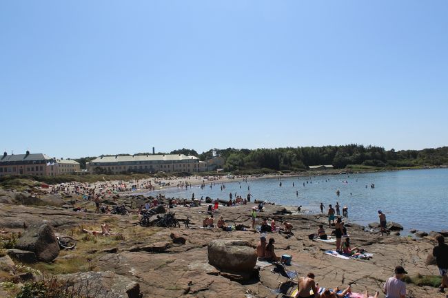 スウェーデンの夏、お天気が良いので海水浴へ。