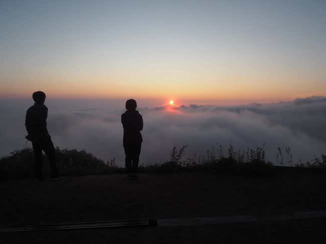 ずーっと天気の悪い予報でしたが直前になって好転！ということで直前で決めた登山！<br />土曜日の夜出発を金曜日に決めました！去年台風でお流れになった北アルプスの女王　燕岳登山！リベンジです。<br /><br /><br />燕岳は北アルプスの「初級」コースですが私にとっては長丁場のチャレンジです。歩けるかなぁ？急登ということでちょっと不安です。<br /><br />でも「令和元年」に登っておきたかった山でもあります。山小屋泊まりなので時間はたっぷりあります。自分のペースでゆっくりと登ろう！と<br />行くことにしました！<br />