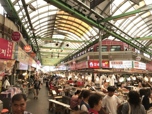 今年の夏休みは昨年と同じ韓国旅行となりました。今回もなぜかパパのお小遣いから旅費が出ていきました。毎回毎回なぜだろう・・・。<br />と思いつつも娘におねだりされると払ってしまう娘に甘々なパパです。<br /><br />最終日です。