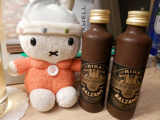 グーちゃんだよ。<br />ルンダーレ宮殿の訪問を終え<br />ラトビアの首都リーガにやってきたよ。<br />何故か「象印」のホテルに宿泊。<br />散歩に行きたかったけど雨が・・・。<br />仕方ないのでホテルでディナー&酒三昧コースを選択し、<br />反省会をしていると、なんとNHKが映ったの。<br />選挙結果を確認し、寝ることに・・・。<br />