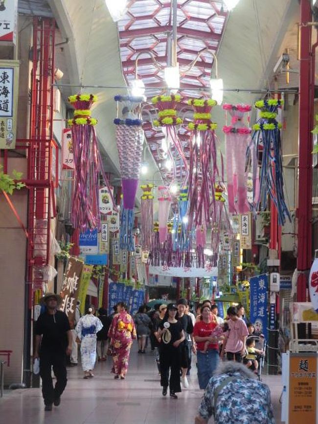 ８月3日は第５６回大四日市まつりの日です。きょうは、山車が見れる日ではありません。<br />朝から気分が悪くて居眠りしてしまいました。主人がきのうの夜に明日の夜はうなぎの松岡にと言ってたので<br />行きました。商店街から太鼓の音が聞こえてきます。久し振りに祭りの日の縁日を楽しみました。<br />主人は、食事後に帰宅しました。一緒に楽しみたいのですが、持病があるので無理は言わないことにしてます。